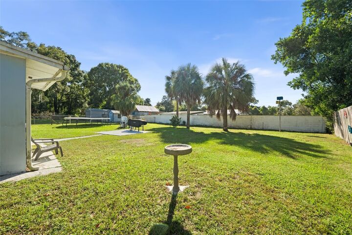 Property Photo: 5390 NE 133rd Avenue FL 32696