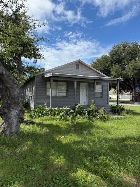 Property Photo: 1036 N Missouri Avenue FL 33805