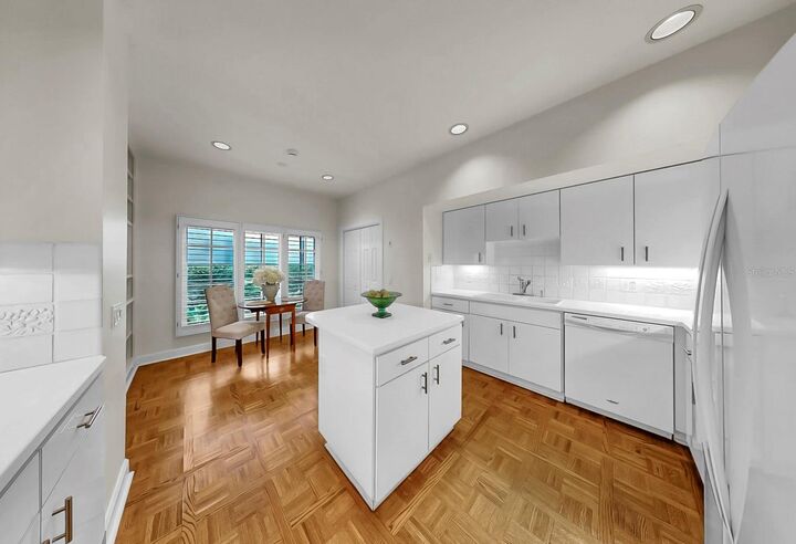 Property Photo:  4945 Bayshore Boulevard 4945  FL 33611 