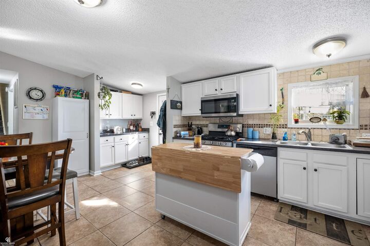 Property Photo: 520 W Mill Street MI 48014