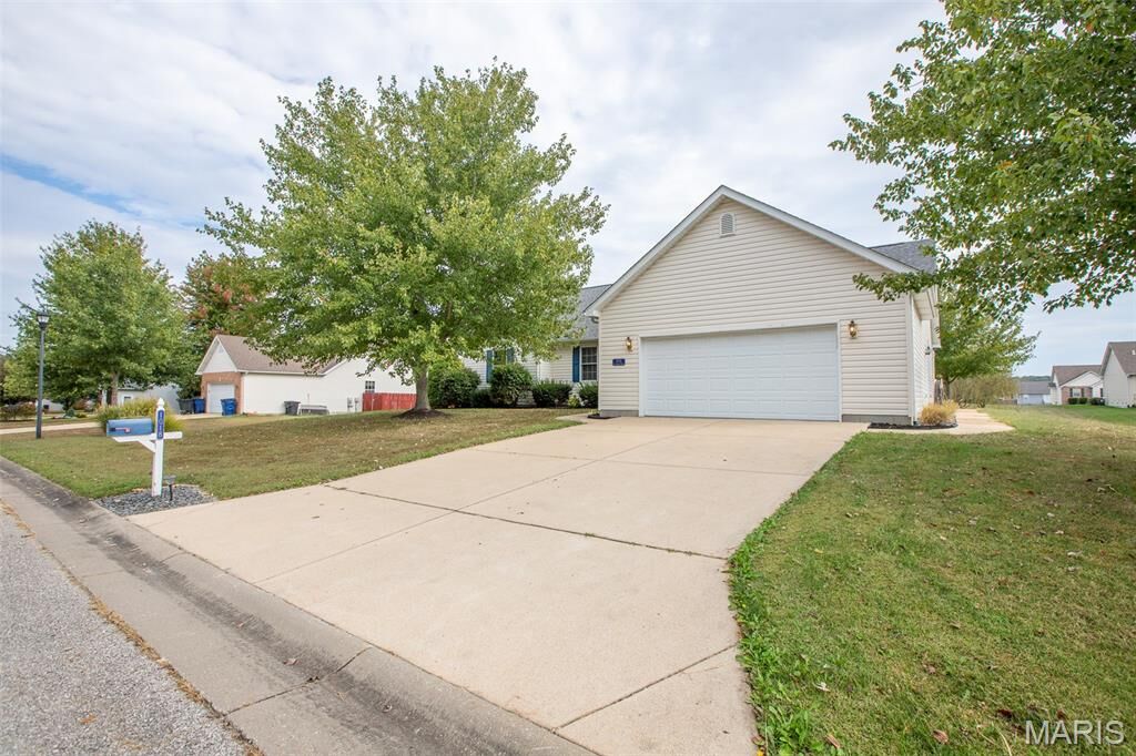 Property Photo: 1018 Saint Andrews Drive MO 63084