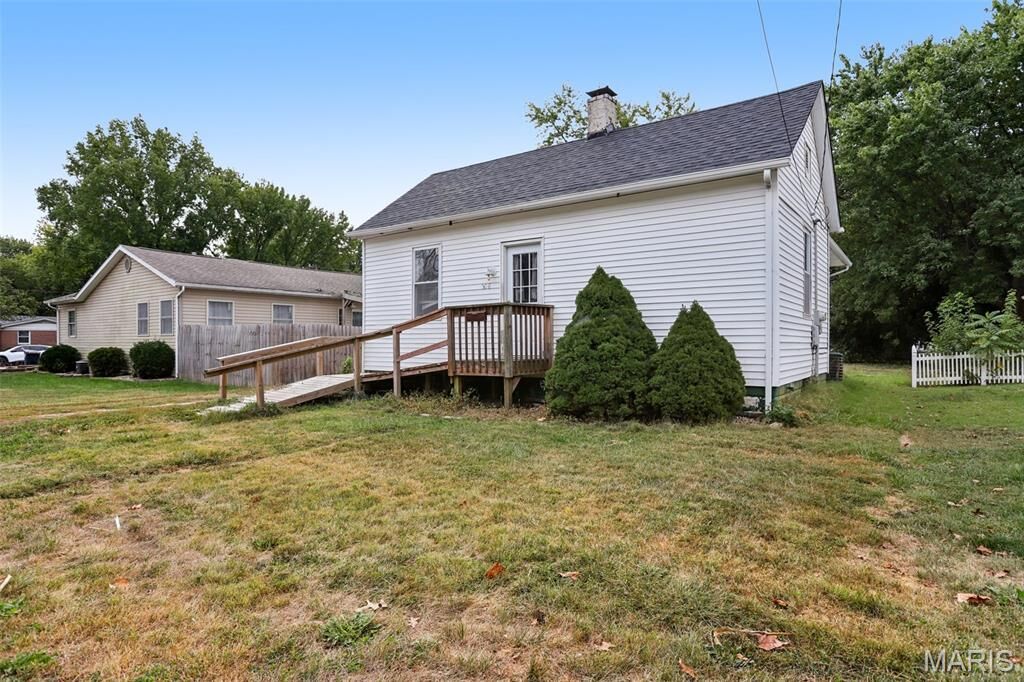 Property Photo:  308 E Benton Street  IL 62069 