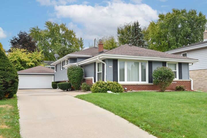9525 W Grantosa Dr  Wauwatosa WI 53222 photo