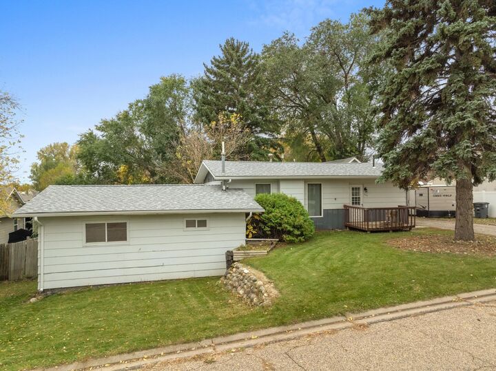 Property Photo: 424 Ida Ave ND 58722