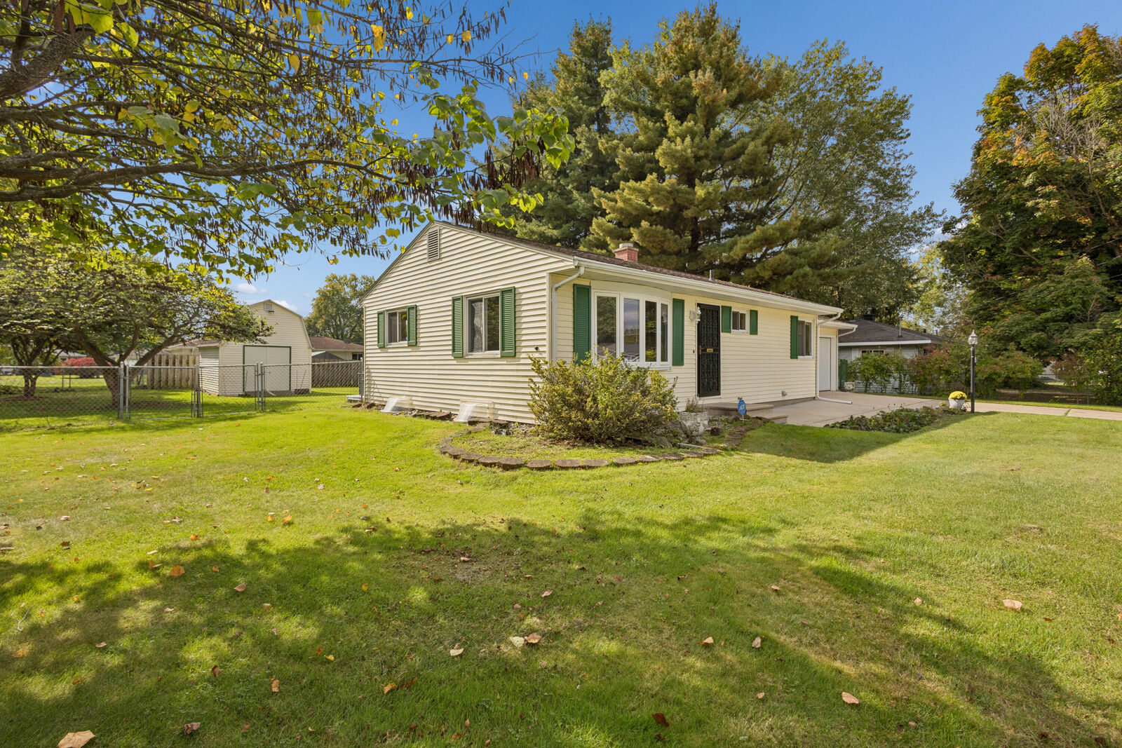 Property Photo: 5452 Lucerne Avenue MI 49048