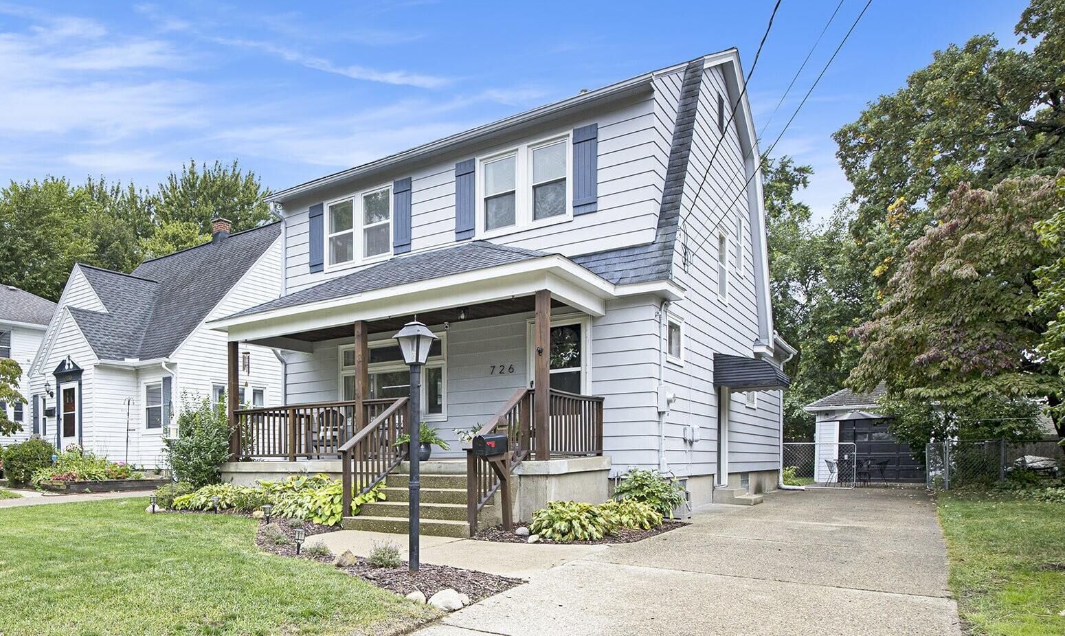 Property Photo:  726 Deming Street SE  MI 49507