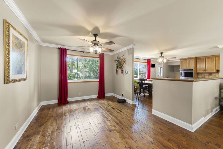 Property Photo: 614 Bakewell Lane IL 60565
