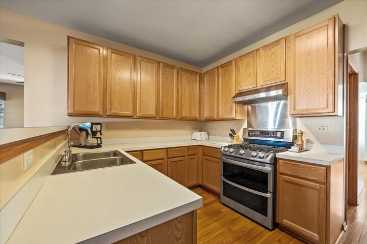 Property Photo: 2385 Barnhart Street IL 60185