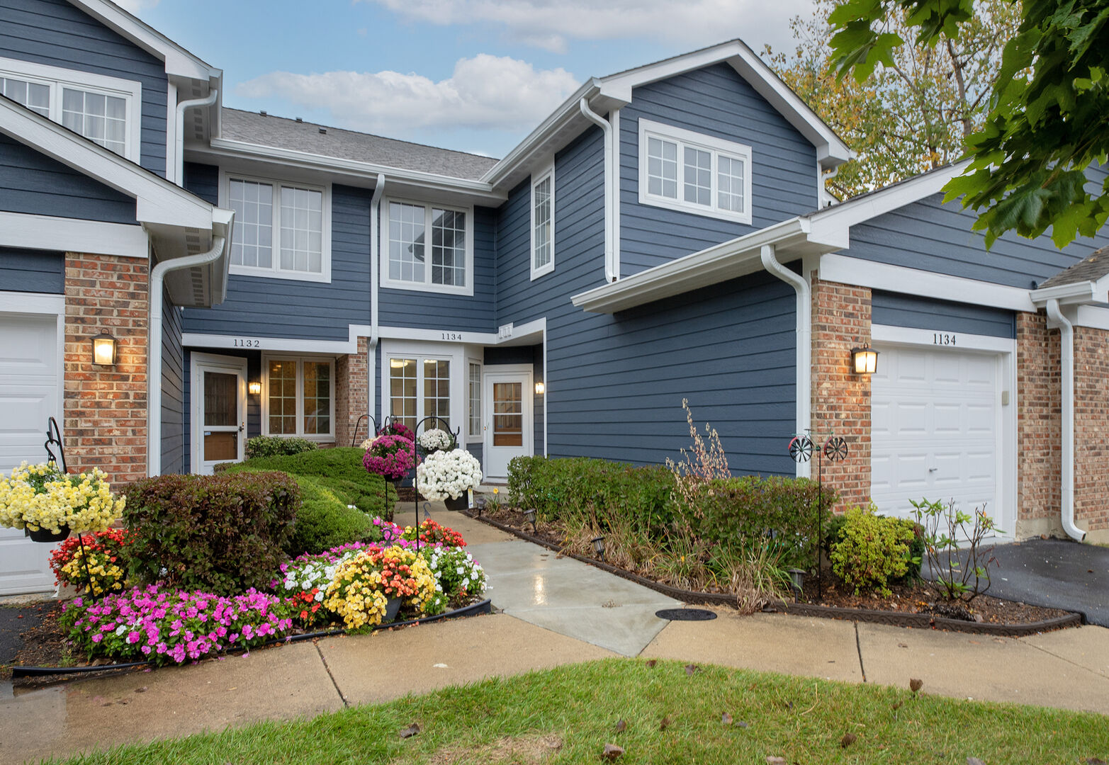 Property Photo:  1134 S Parkside Drive  IL 60067 