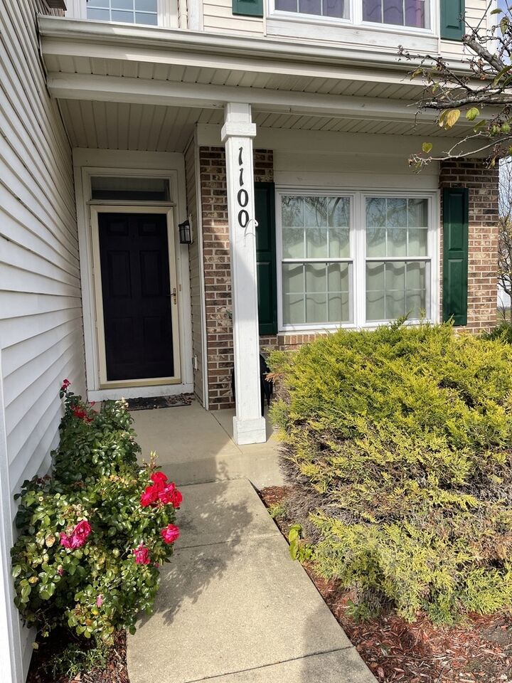 Property Photo: 1100 Rosefield Lane IL 60504