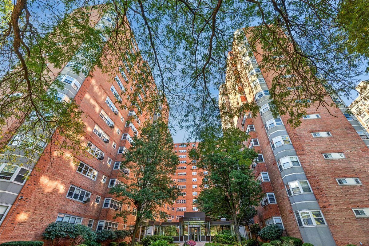 Property Photo: 4960 N Marine Drive 816 IL 60640