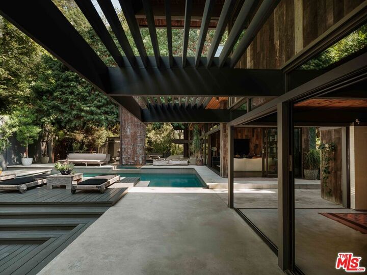 Property Photo:  2563 Nichols Canyon Road  CA 90046 