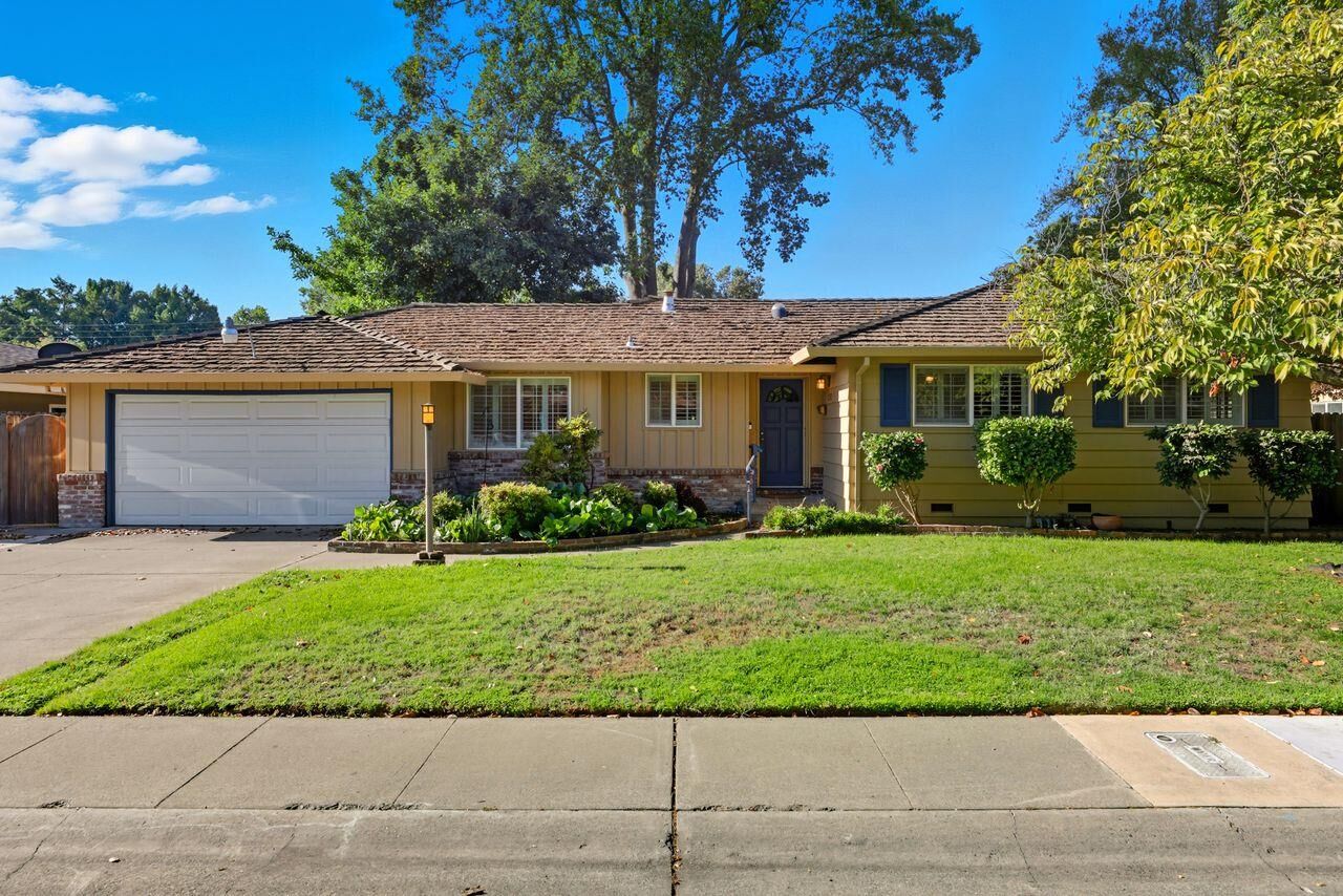 Property Photo: 936 Roeder Way CA 95822