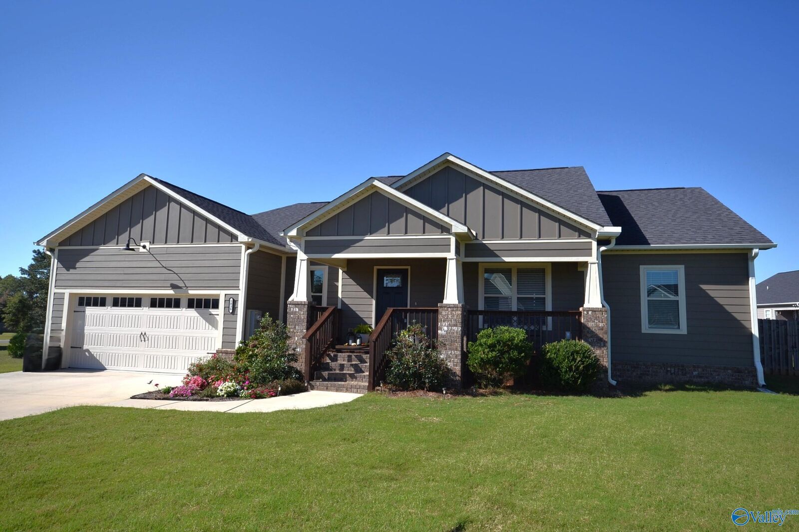 Property Photo: 1839 Fox Chase Trail AL 35055