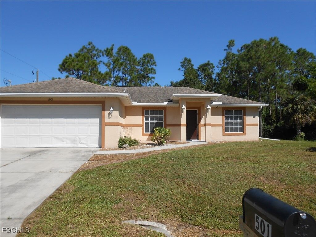 Property Photo: 501 E 10th Street FL 33972