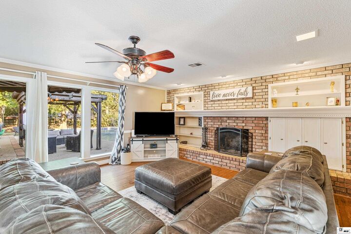 Property Photo:  203 Strasbourg Drive  LA 71291