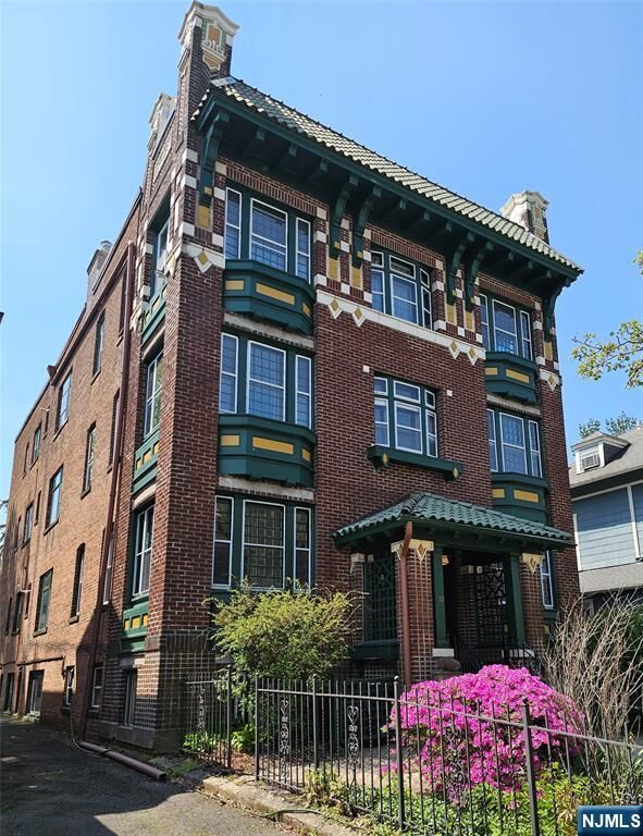 Property Photo: 30 The Crescent 4 NJ 07042