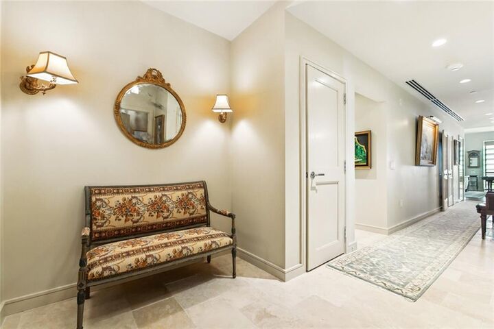 Property Photo: 2 Canal Street 2505 LA 70130