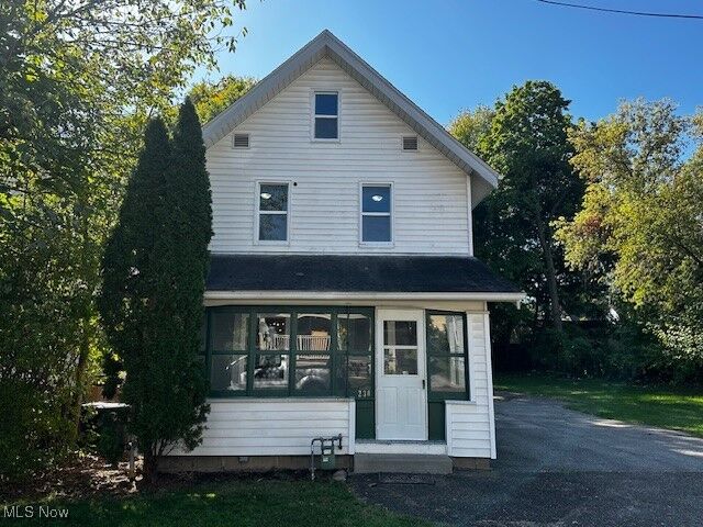 Property Photo:  230 Helen Avenue  OH 44310