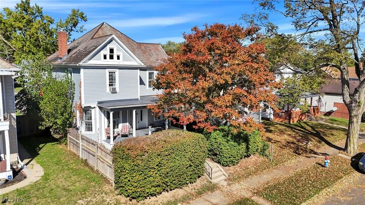 Property Photo: 629 E Wheeling Street OH 43130