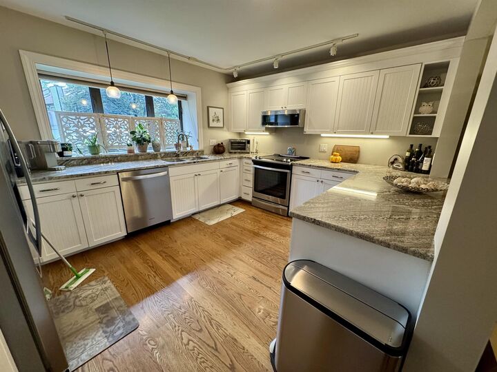 Property Photo: 23 Pondview Drive NH 03054