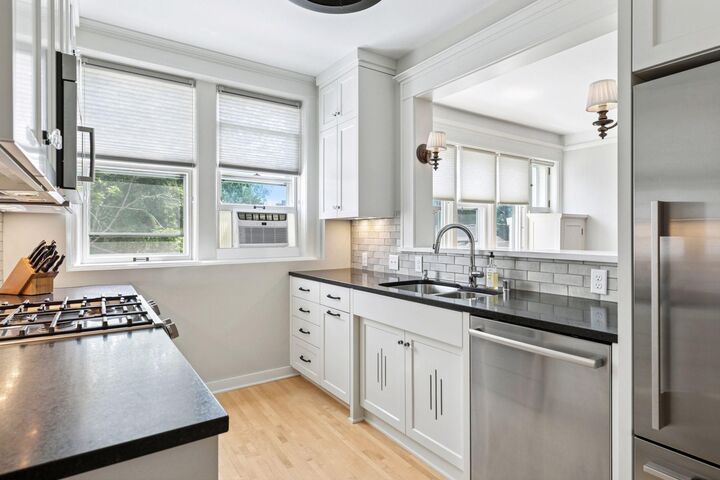 Property Photo:  56 Arundel Street 10  MN 55102 