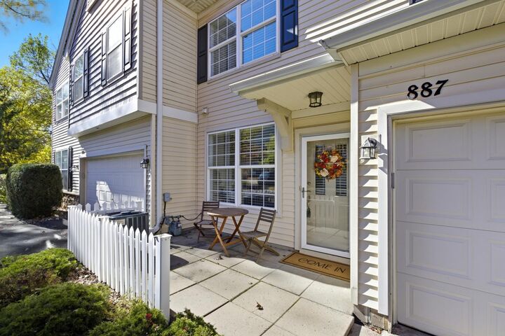 Property Photo: 887 Braunworth Court MN 55318