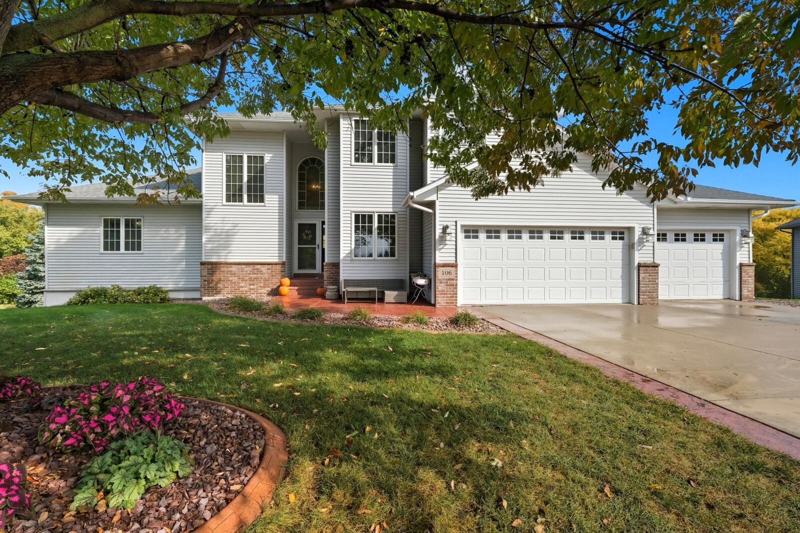 Property Photo:  106 Meadow Wood Court  MN 55352 