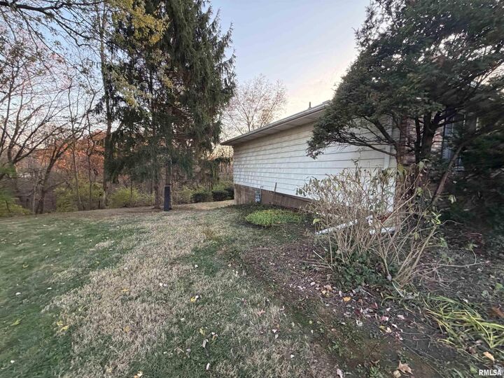 Property Photo:  617 N Coolidge Court  IL 61604 