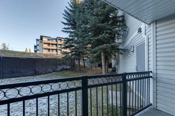 Photo de la propriété: 2440 34 Avenue SW 107 AB T2T 2C8