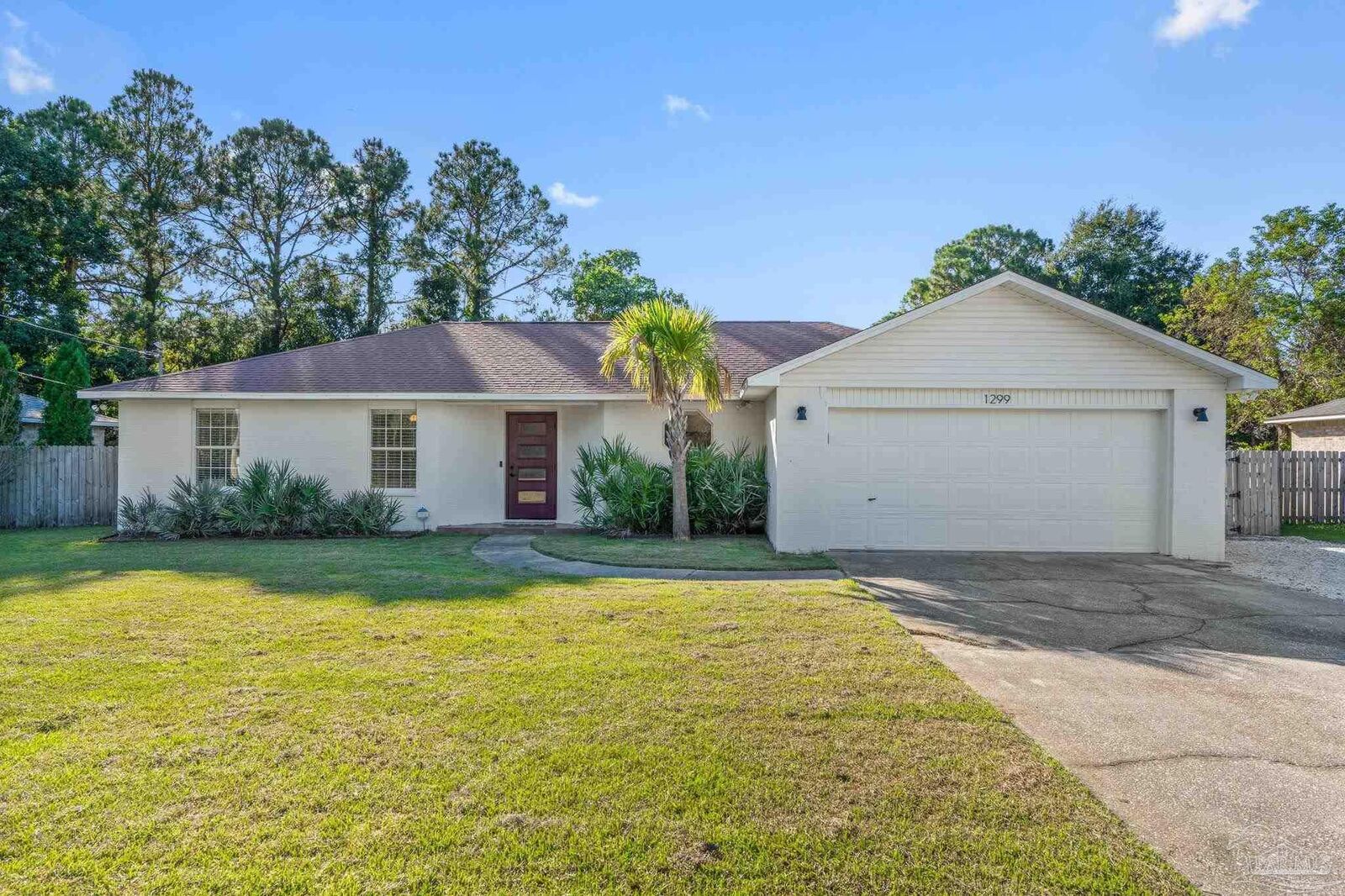 Property Photo: 1299 Middlebrook Dr FL 32506