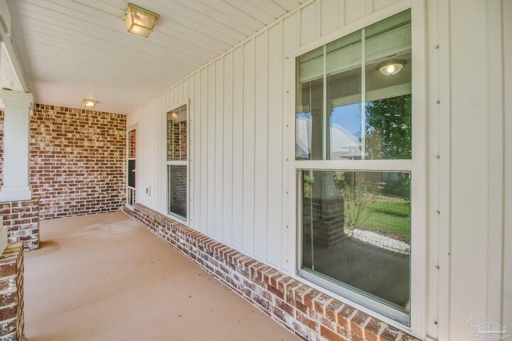 Property Photo:  45 Newport St  FL 32533 