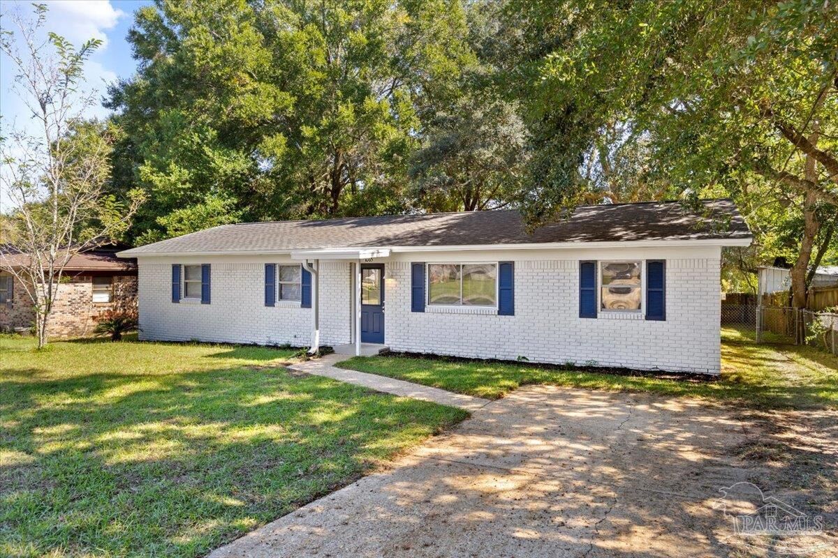 Property Photo: 7065 Ben Sasser Dr FL 32526