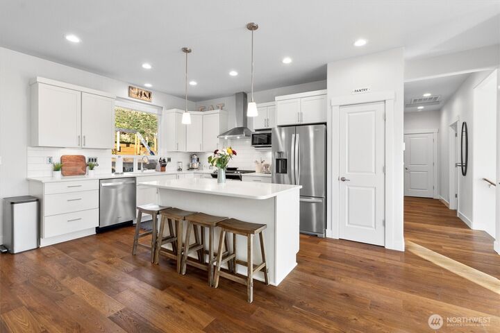 Property Photo: 2102 Burrows Court WA 98229