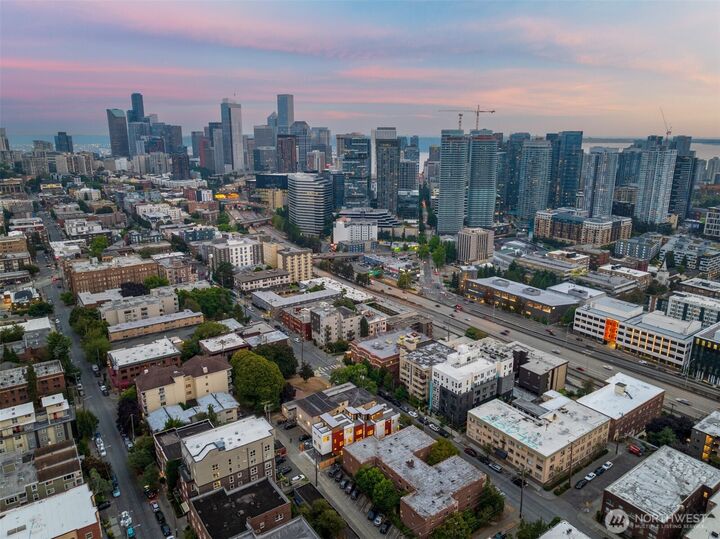 Property Photo: 318 A Bellevue Avenue E WA 98102