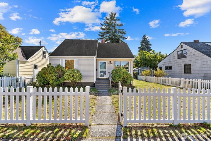 615 NW 48th Street  Seattle WA 98107 photo