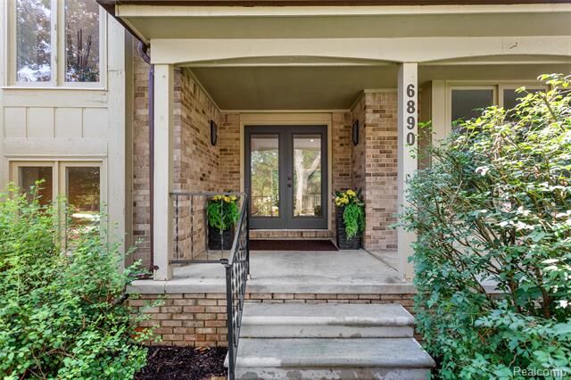 Property Photo:  6890 Duchess Court  MI 48098 