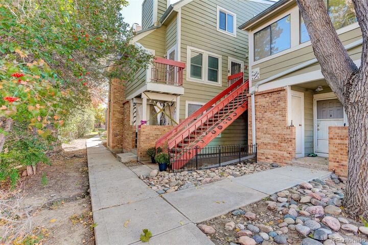 Property Photo: 962 S Dearborn Way 12 CO 80012