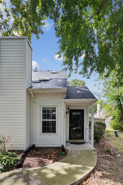 Property Photo: 103 Nantucket Pl VA 23606