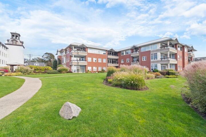 Property Photo: 341 Thames Street 109S RI 02809