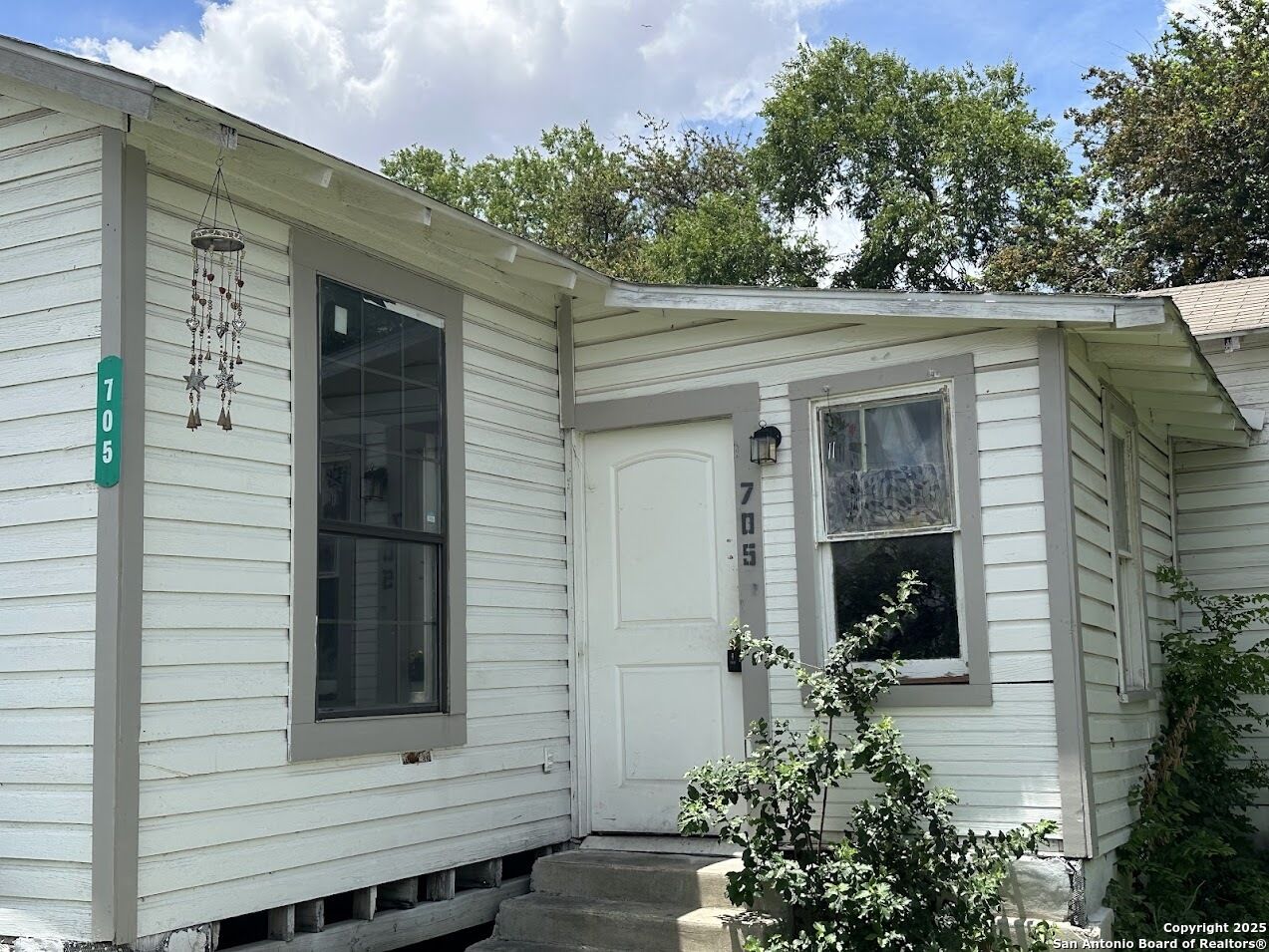 Property Photo:  705 Paso Hondo  TX 78202 