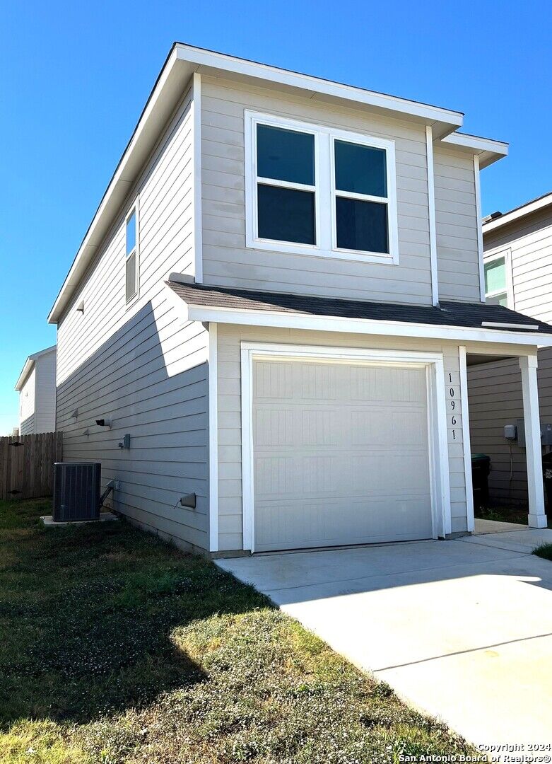 Property Photo: 10961 Presa Way TX 78223