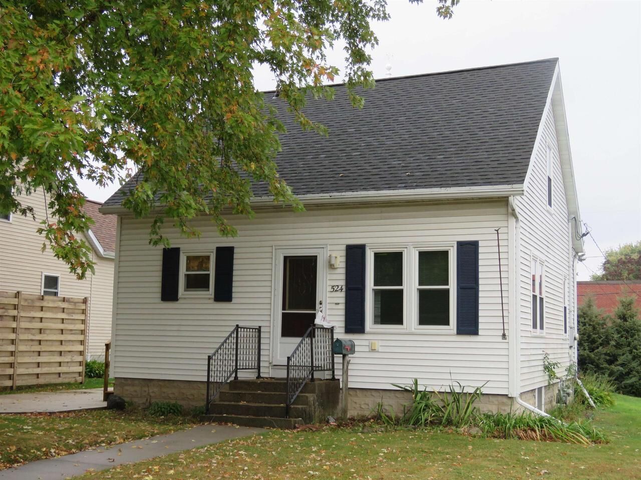 Property Photo:  524 West Jefferson Street  WI 53963 