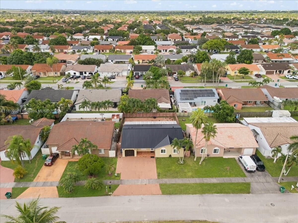 Property Photo: 15327 SW 179th Ter FL 33187