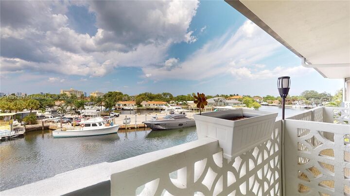 13105 Ixora Ct 303  North Miami FL 33181 photo