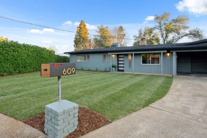 Property Photo: 609 Dee Court CA 96002