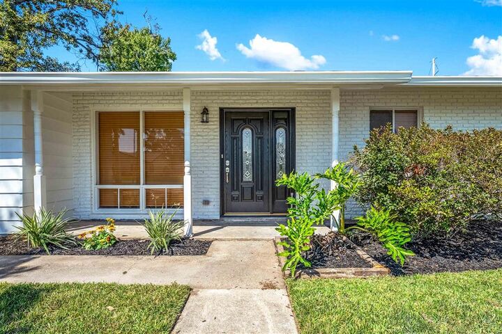 Property Photo: 201 W Lee Street W LA 70663