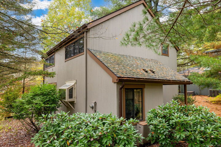 Property Photo:  2 Highland Square 2  CT 06001
