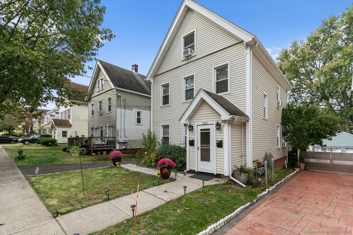 1090 Townsend Avenue  New Haven CT 06512 photo