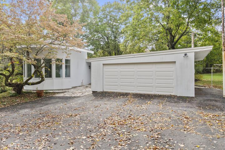 Property Photo: 999 Monroe Turnpike CT 06468